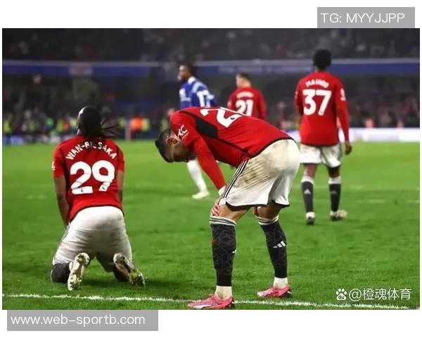 曼联在12月份英超赛场表现不佳近14场比赛输掉9场引发关注